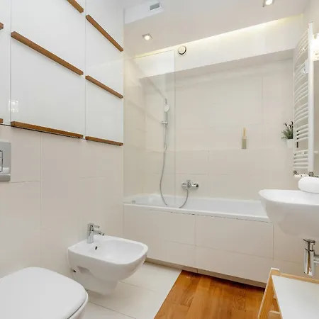 Blue Slowackiego With Balcony And Parking In By Renters * Gdaňsk
