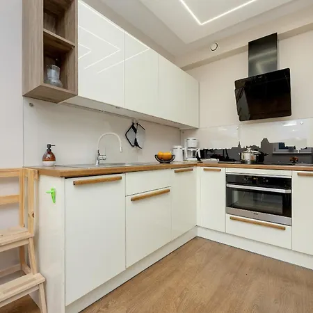 Blue Slowackiego With Balcony And Parking In By Renters Appartement
