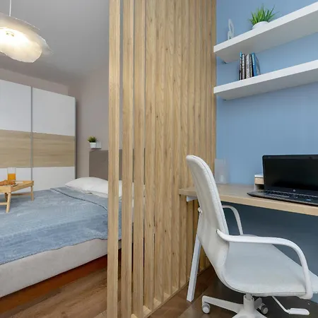 Blue Slowackiego With Balcony And Parking In By Renters Apartmán *