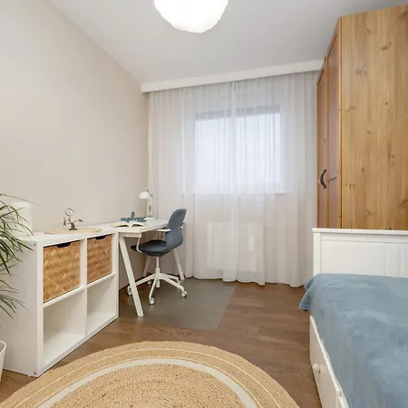 Blue Slowackiego With Balcony And Parking In By Renters *
